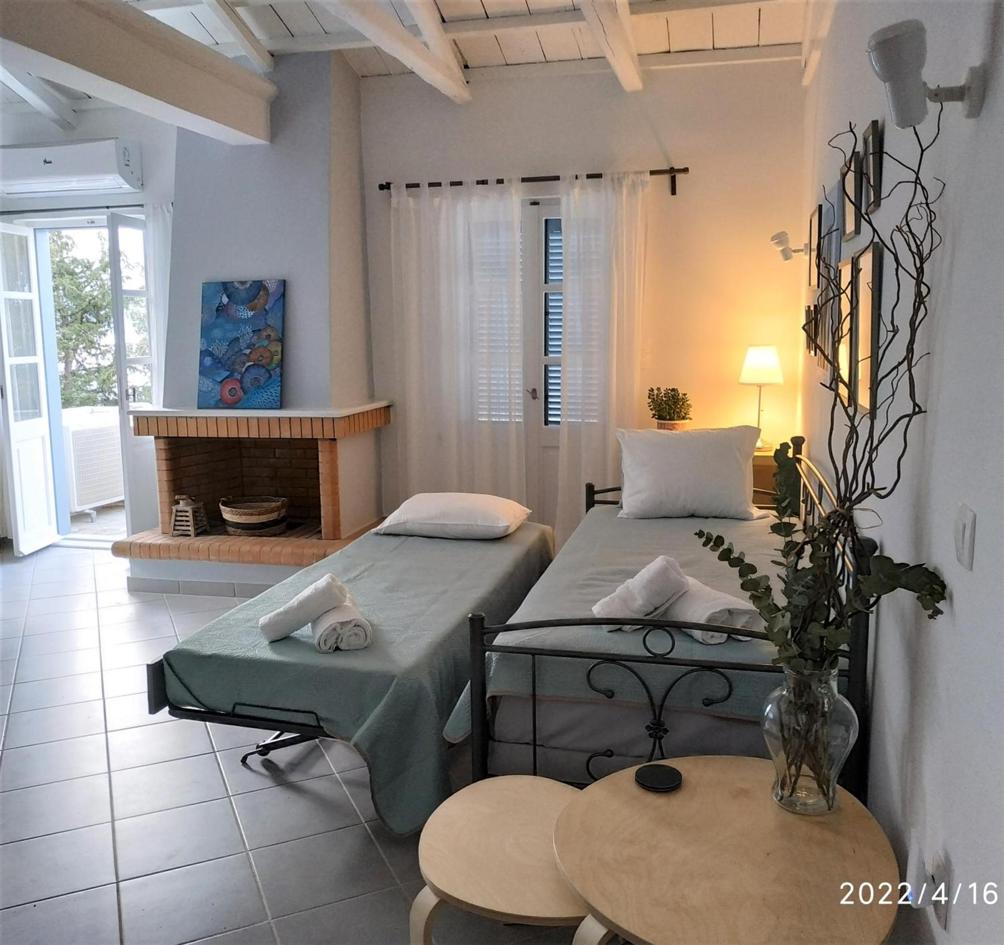 Pine Trees And Sea View Houses In Hydra - Daphne, Chloe, Myrto, Eleni Bilik gambar