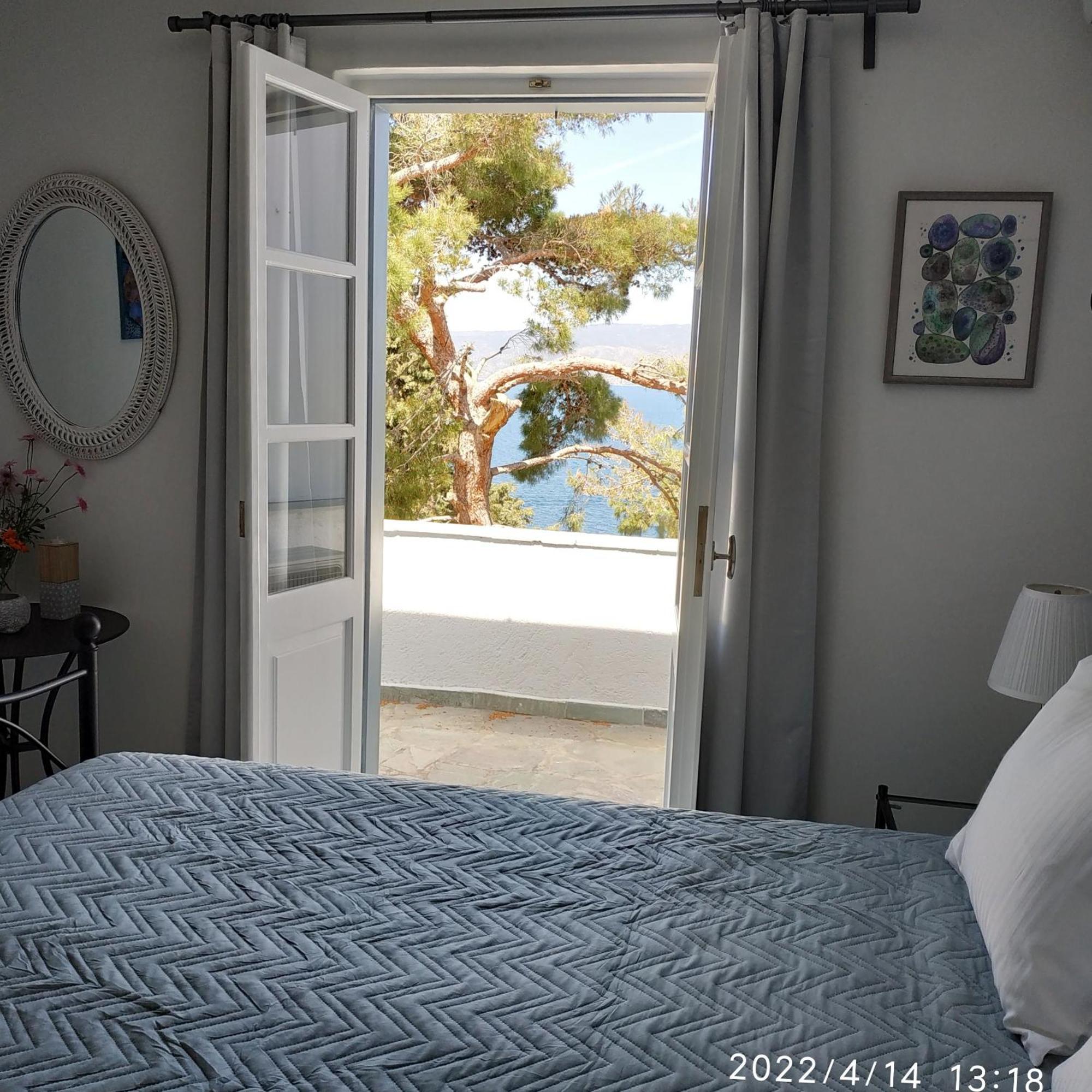 Pine Trees And Sea View Houses In Hydra - Daphne, Chloe, Myrto, Eleni Bilik gambar